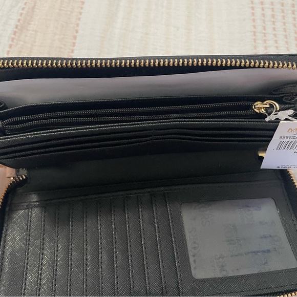 Michael Kors wallet - Picture 4 of 5